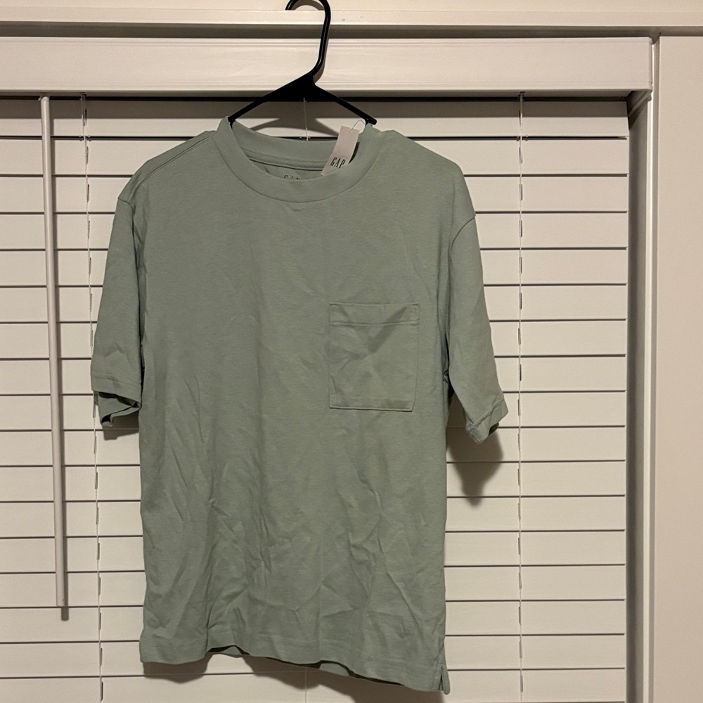 NWT GAP Men's Sage Green Short Sleeve Tee